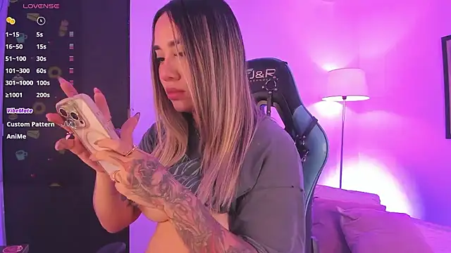 pink quarz online show from 3, 10, 2025