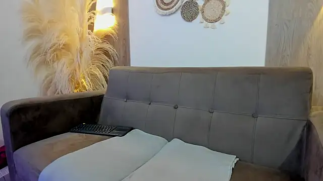 Lizzie Williams  online show from 30, 11, 2025