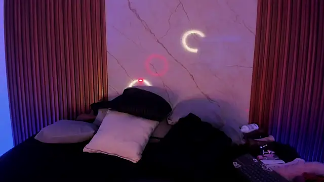 Emiilycollins online show from 4, 12, 2025