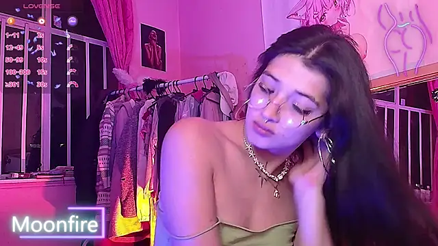 Snapshot of moonfiredancer chatting on 10, 9, 2025 moonfiredancer online show from 10, 9, 2025