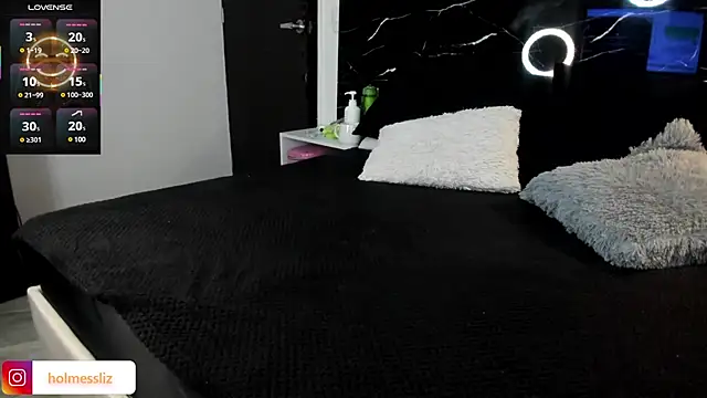 LIZ HOLMES online show from 25, 1, 2025