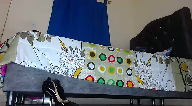 Snapshot of Valenn_rey chatting on 24, 2, 2025 Valenn rey online show from 24, 2, 2025