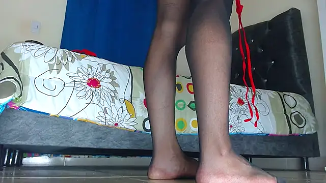 Snapshot of Valenn_rey chatting on 4, 3, 2025 Valenn rey online show from 4, 3, 2025