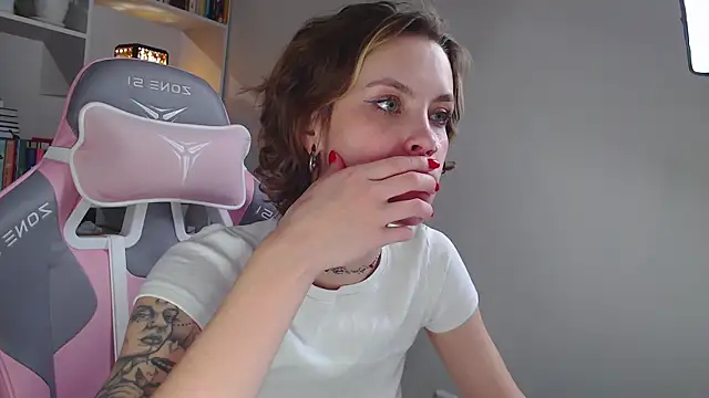 Snapshot of milly_ross chatting on 6, 12, 2024 milly ross online show from 6, 12, 2024