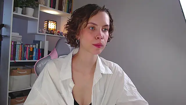 Snapshot of milly_ross chatting on 13, 12, 2024 milly ross online show from 13, 12, 2024