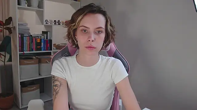 Snapshot of milly_ross chatting on 22, 12, 2024 milly ross online show from 22, 12, 2024