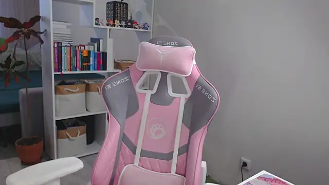 Snapshot of milly_ross chatting on 29, 12, 2024 milly ross online show from 29, 12, 2024