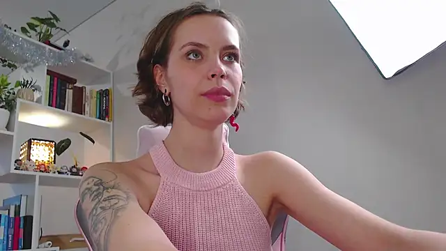 Snapshot of milly_ross chatting on 5, 1, 2025 milly ross online show from 5, 1, 2025