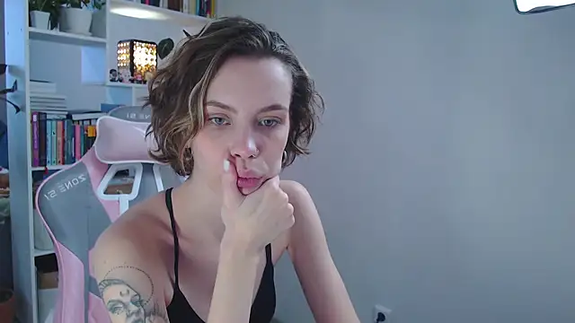 Snapshot of milly_ross chatting on 12, 1, 2025 milly ross online show from 12, 1, 2025