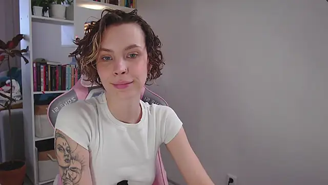 Snapshot of milly_ross chatting on 19, 1, 2025 milly ross online show from 19, 1, 2025