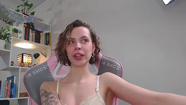 Snapshot of milly_ross chatting on 20, 1, 2025 milly ross online show from 20, 1, 2025