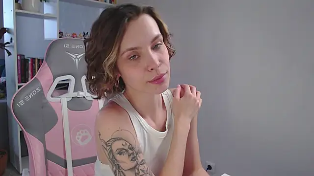 Snapshot of milly_ross chatting on 27, 1, 2025 milly ross online show from 27, 1, 2025