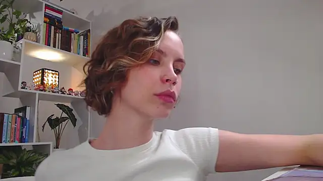 Snapshot of milly_ross chatting on 7, 2, 2025 milly ross online show from 7, 2, 2025