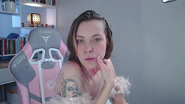 Snapshot of milly_ross chatting on 9, 2, 2025 milly ross online show from 9, 2, 2025