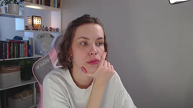 Snapshot of milly_ross chatting on 14, 2, 2025 milly ross online show from 14, 2, 2025