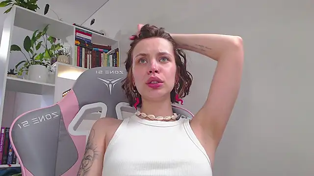 Snapshot of milly_ross chatting on 16, 2, 2025 milly ross online show from 16, 2, 2025