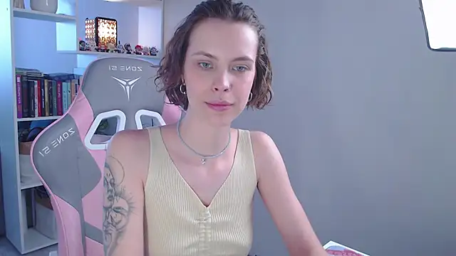 Snapshot of milly_ross chatting on 24, 2, 2025 milly ross online show from 24, 2, 2025