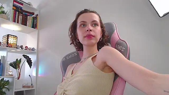 Snapshot of milly_ross chatting on 24, 2, 2025 milly ross online show from 24, 2, 2025