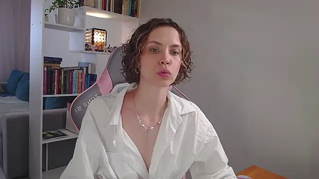 Snapshot of milly_ross chatting on 18, 3, 2025 milly ross online show from 18, 3, 2025