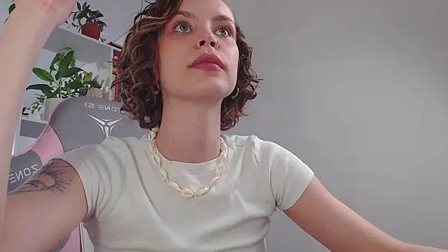 Snapshot of milly_ross chatting on 20, 3, 2025 milly ross online show from 20, 3, 2025