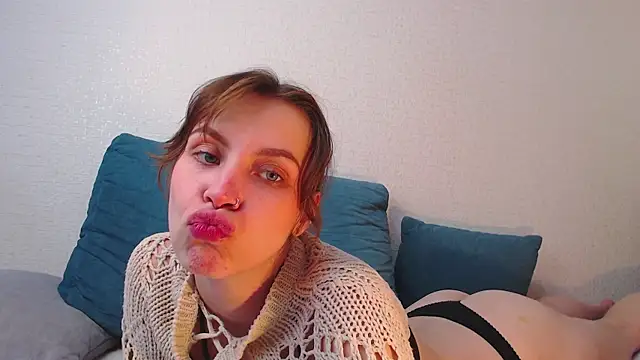 Snapshot of milly_ross chatting on 18, 10, 2025 milly ross online show from 18, 10, 2025