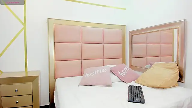 Snapshot of Mady-Edwards chatting on 18, 1, 2025 Mady-Edwards online show from 18, 1, 2025