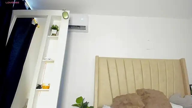 Snapshot of Mady-Edwards chatting on 18, 9, 2025 Mady-Edwards online show from 18, 9, 2025