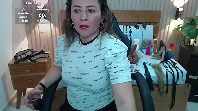 luciana ballesteros  online show from 13, 11, 2025