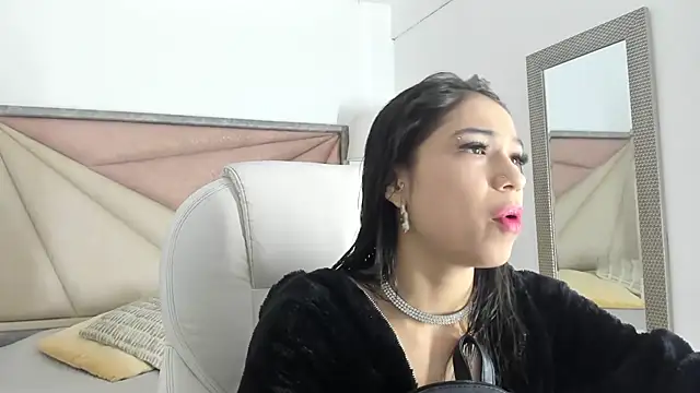 Snapshot of FaloonRoussel chatting on 29, 12, 2024 FaloonRoussel online show from 29, 12, 2024