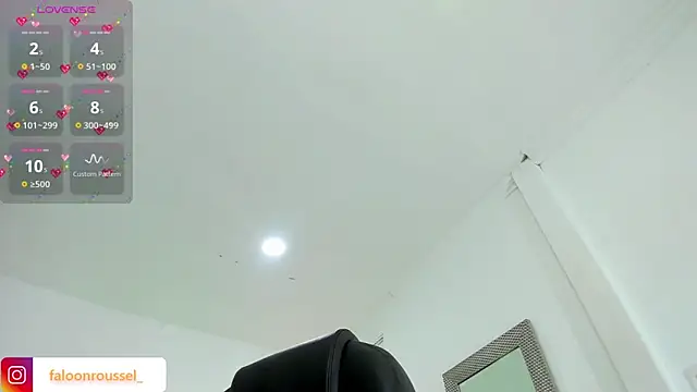 Snapshot of FaloonRoussel chatting on 4, 3, 2025 FaloonRoussel online show from 4, 3, 2025