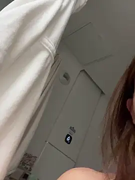 Snapshot of lyajoliee chatting on 2, 2, 2026 lyajoliee online show from 2, 2, 2026