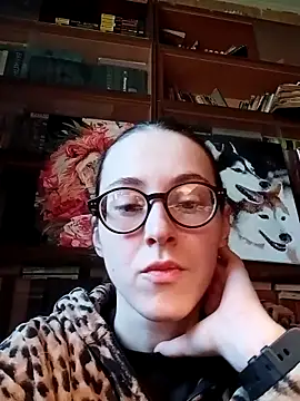 Snapshot of MartiniiSelenna chatting on 5, 3, 2025 MartiniiSelenna online show from 5, 3, 2025