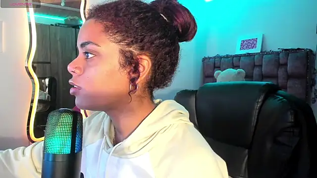 ladyrd1 online show from 2, 1, 2025