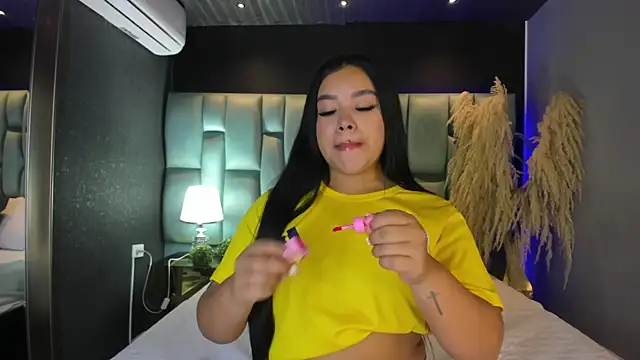 Snapshot of MarianaGarciaa__ chatting on 16, 6, 2026 MarianaGarciaa online show from 16, 6, 2026