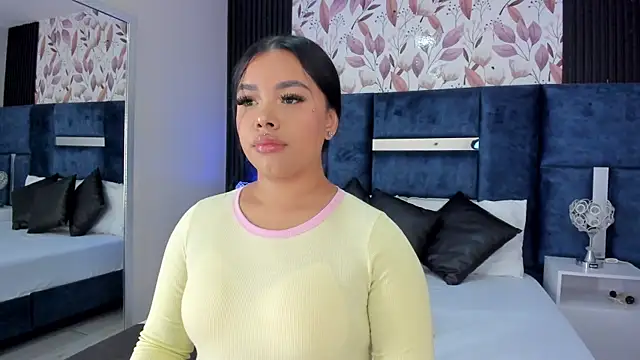 Snapshot of MarianaGarciaa__ chatting on 5, 8, 2026 MarianaGarciaa online show from 5, 8, 2026