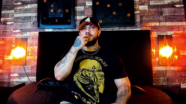 Van Velckan online show from 1, 2, 2025