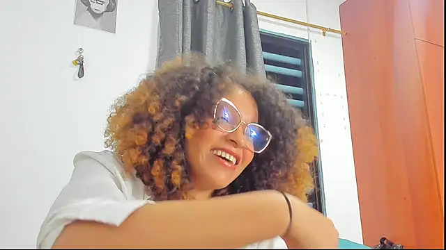 Snapshot of Ada_gales_ chatting on 30, 10, 2025 Ada gales  online show from 30, 10, 2025