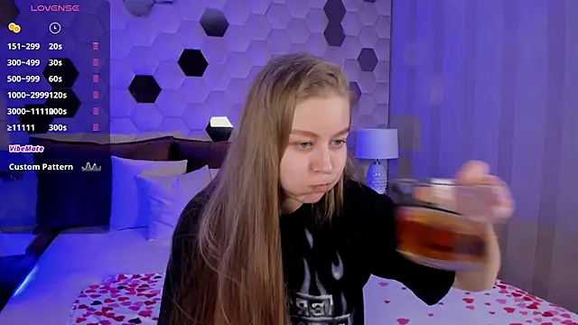 Snapshot of Polumna_cute chatting on 23, 2, 2025 Polumna cute online show from 23, 2, 2025