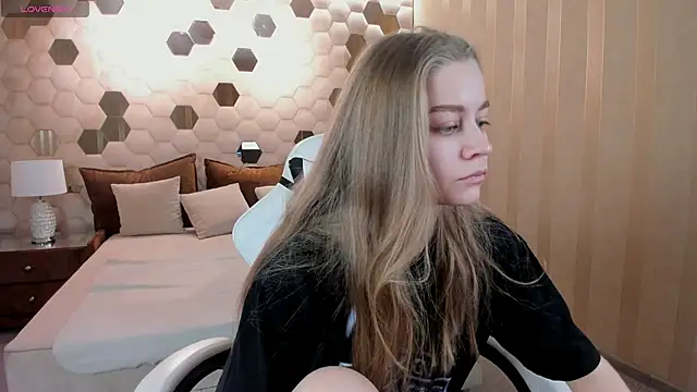 Snapshot of Polumna_cute chatting on 13, 3, 2025 Polumna cute online show from 13, 3, 2025