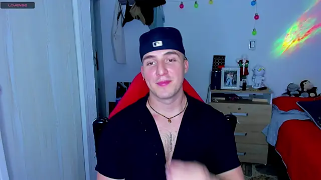 liam oficial02 online show from 13, 12, 2024