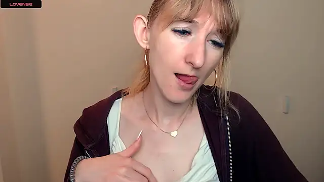 Snapshot of AmandaSell chatting on 10, 9, 2025 AmandaSell online show from 10, 9, 2025