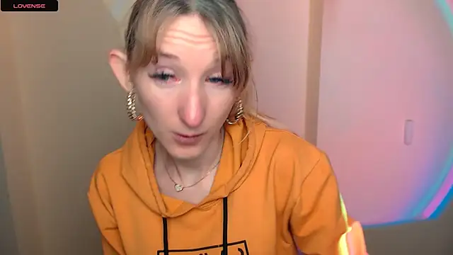 Snapshot of AmandaSell chatting on 4, 10, 2025 AmandaSell online show from 4, 10, 2025