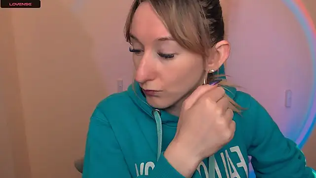 Snapshot of AmandaSell chatting on 8, 10, 2025 AmandaSell online show from 8, 10, 2025