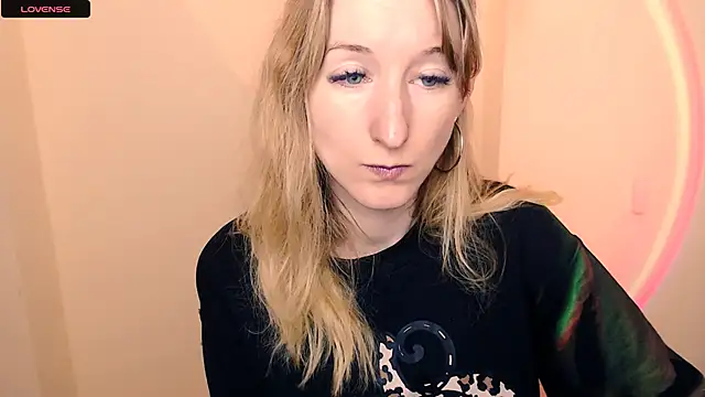 Snapshot of AmandaSell chatting on 9, 10, 2025 AmandaSell online show from 9, 10, 2025