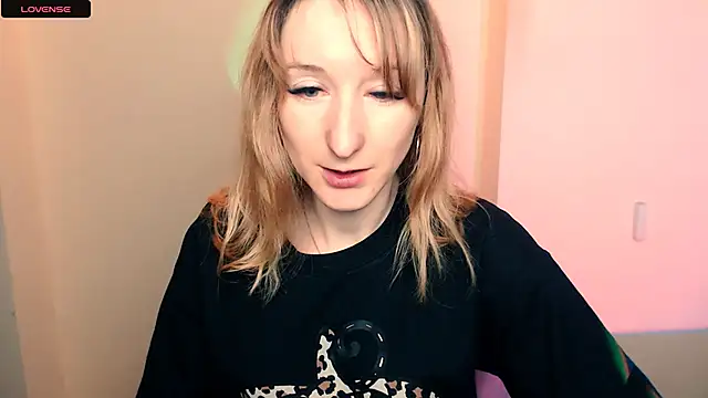 Snapshot of AmandaSell chatting on 13, 10, 2025 AmandaSell online show from 13, 10, 2025