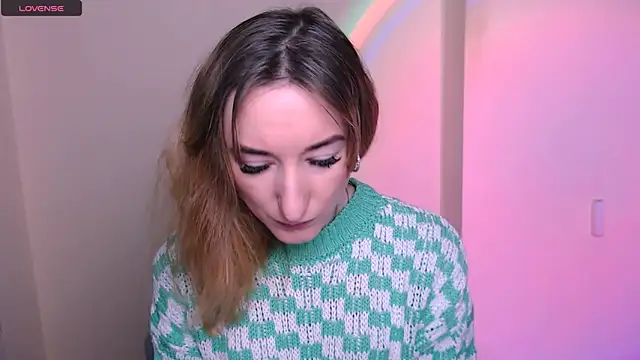 Snapshot of AmandaSell chatting on 17, 12, 2025 AmandaSell online show from 17, 12, 2025