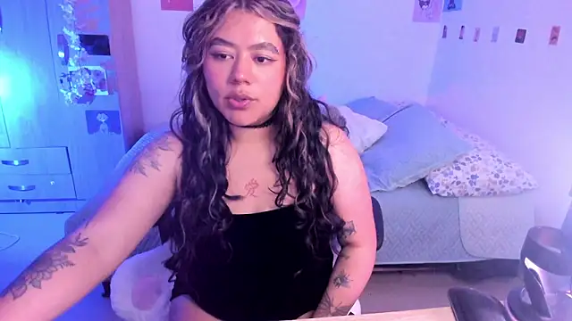 StephaniFox online show from 7, 3, 2025