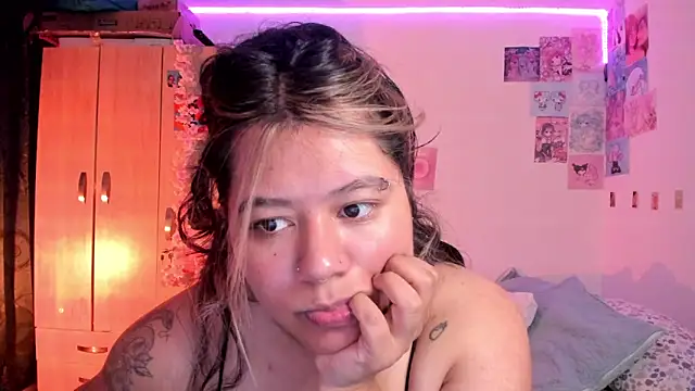 StephaniFox online show from 8, 3, 2025