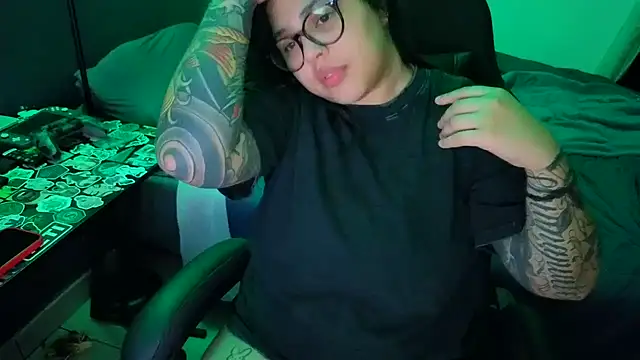 Snapshot of miacanela_xo chatting on 2, 7, 2026 miacanela xo online show from 2, 7, 2026