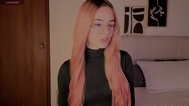 Roxxy mora online show from 2, 2, 2026